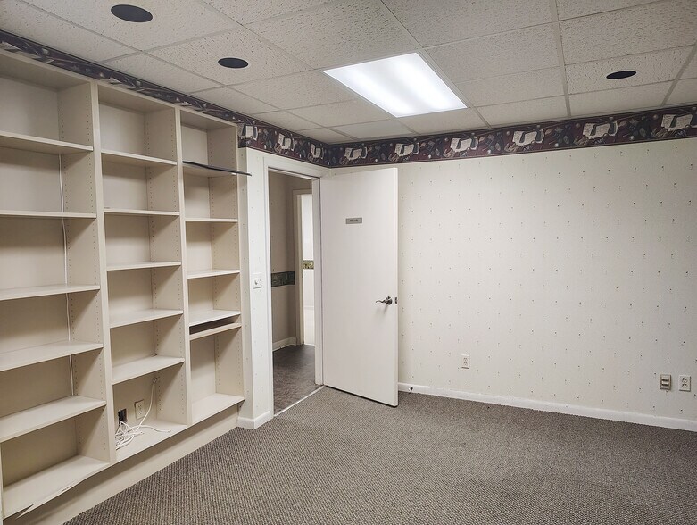 1801 SE Hillmoor Dr, Port Saint Lucie, FL à louer - Photo du bâtiment - Image 3 de 72