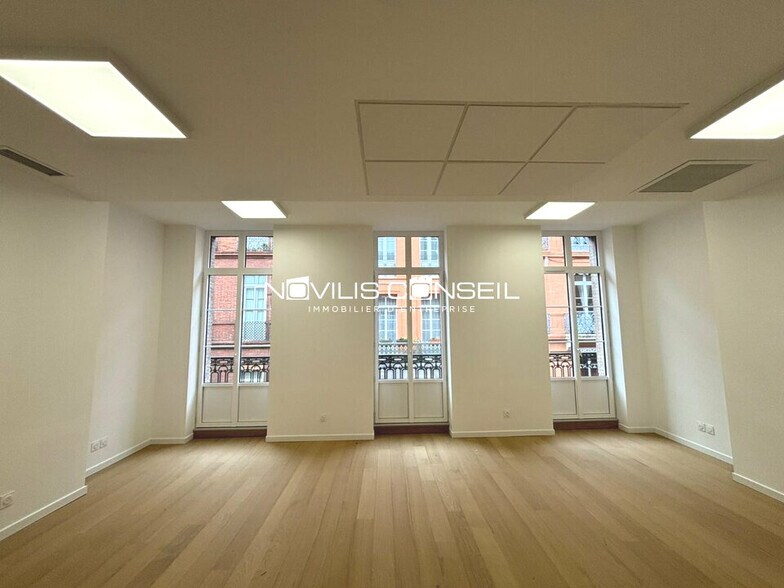 Office in Toulouse for lease - Interior Photo - Image 1 of 7