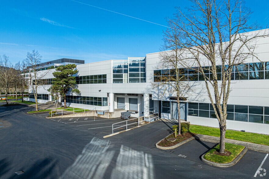 22011 SE 51st St, Issaquah, WA à vendre - Photo du bâtiment - Image 1 de 6
