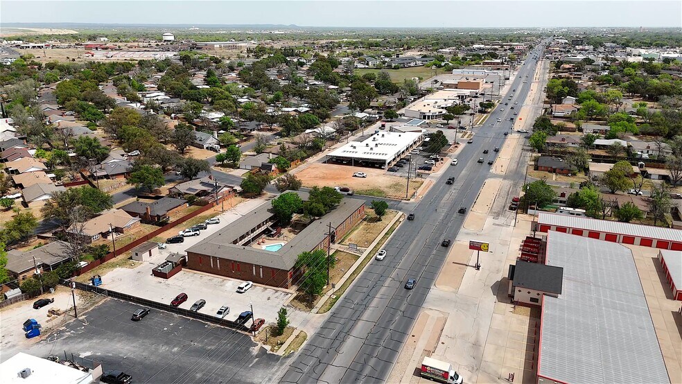 3902 Sherwood Way, San Angelo, TX à vendre - Vidéo sur l’inscription commerciale - Image 2 de 36