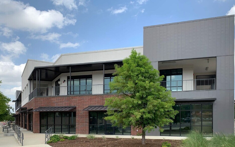 650 Fort Worth Ave, Dallas, TX à vendre - Photo du bâtiment - Image 1 de 1