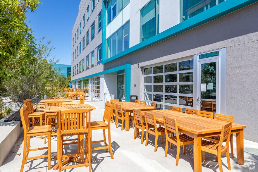 9797 Aero Dr, San Diego, CA à louer - Photo du bâtiment - Image 1 de 12