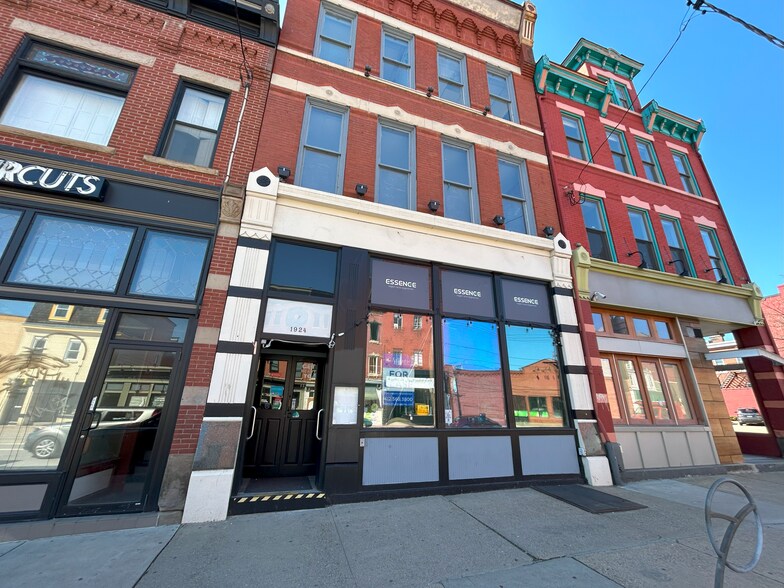1924 E Carson St, Pittsburgh, PA à louer - Photo du bâtiment - Image 3 de 4