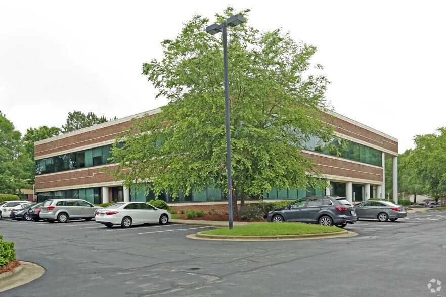 220 Horizon Dr, Raleigh, NC à louer - Photo du bâtiment - Image 2 de 8