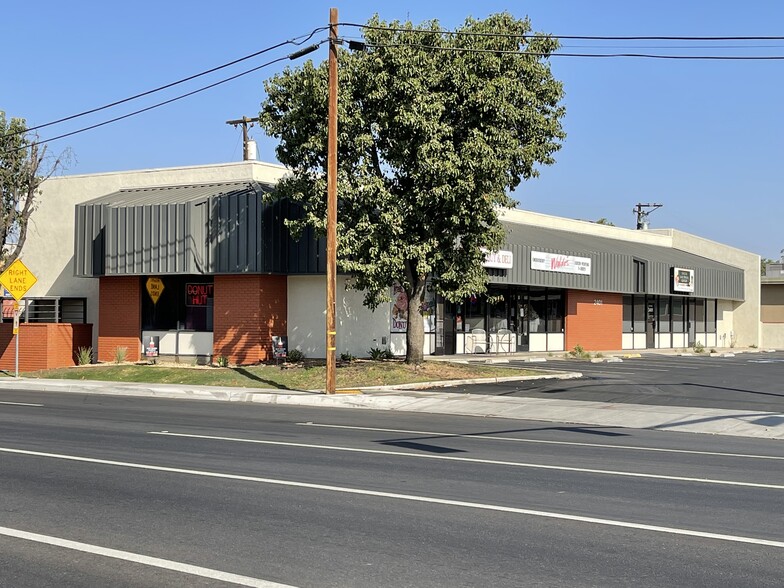 2401 M St, Bakersfield, CA à vendre - Photo du bâtiment - Image 1 de 1