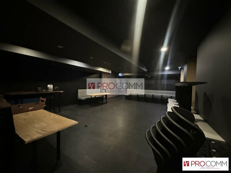 Retail in Chartres for lease - Interior Photo - Image 3 of 4