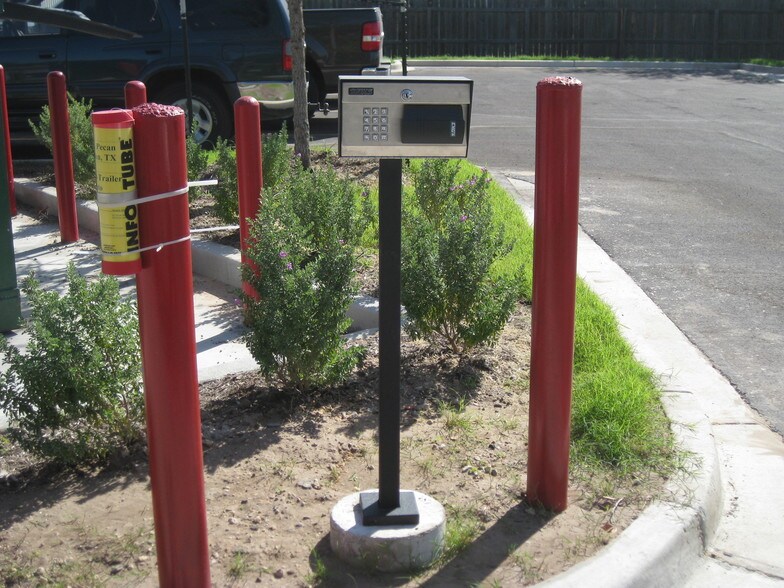 304 E Pecan, McAllen, TX for lease - Building Photo - Image 2 of 9