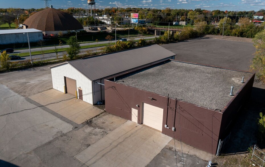6194 N Sherman Blvd, Milwaukee, WI for lease - Building Photo - Image 1 of 3