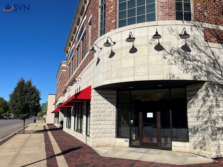 501 W State St, Geneva, IL à louer - Photo du bâtiment - Image 2 de 8