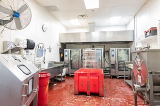 310 Roosevelt Ave, Spring Valley, NY à louer Photo du bâtiment- Image 2 de 10