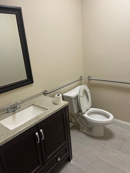 859 Park Ave, Orange Park, FL for sale - Interior Photo - Image 3 of 9