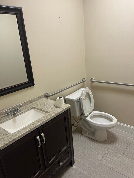 859 Park Ave, Orange Park, FL à vendre - Photo intérieure - Image 3 de 9