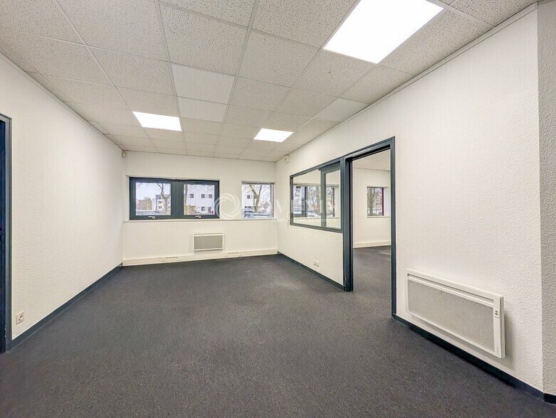 Office in Saint-Grégoire for lease - Interior Photo - Image 1 of 19
