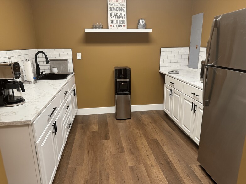 140 Adams Ave, Hauppauge, NY for lease - Interior Photo - Image 2 of 13