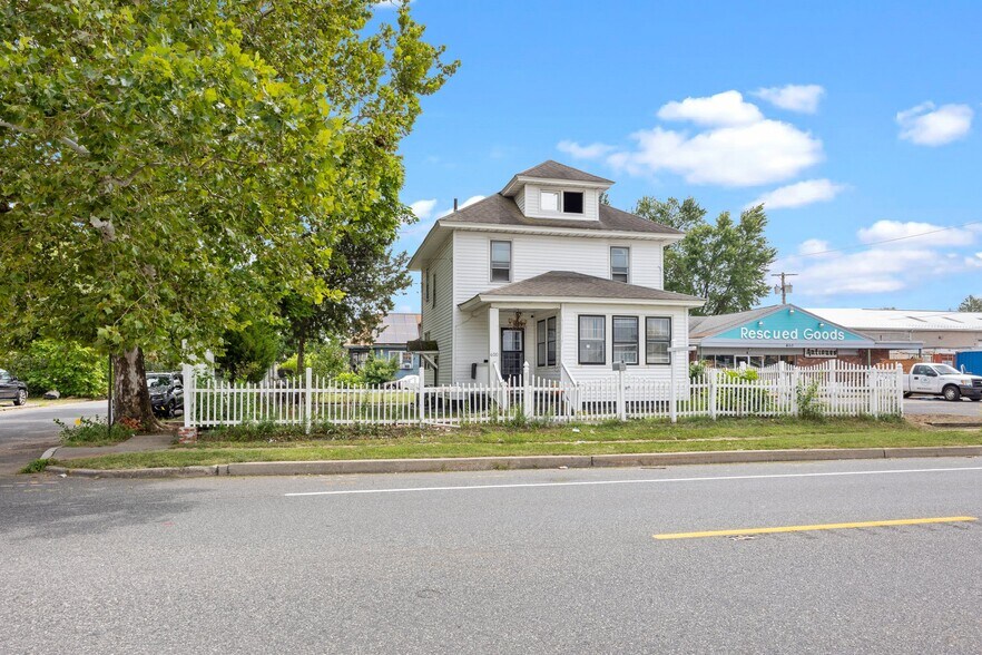 600 W Broad St, Paulsboro, NJ à vendre - Photo du bâtiment - Image 2 de 42