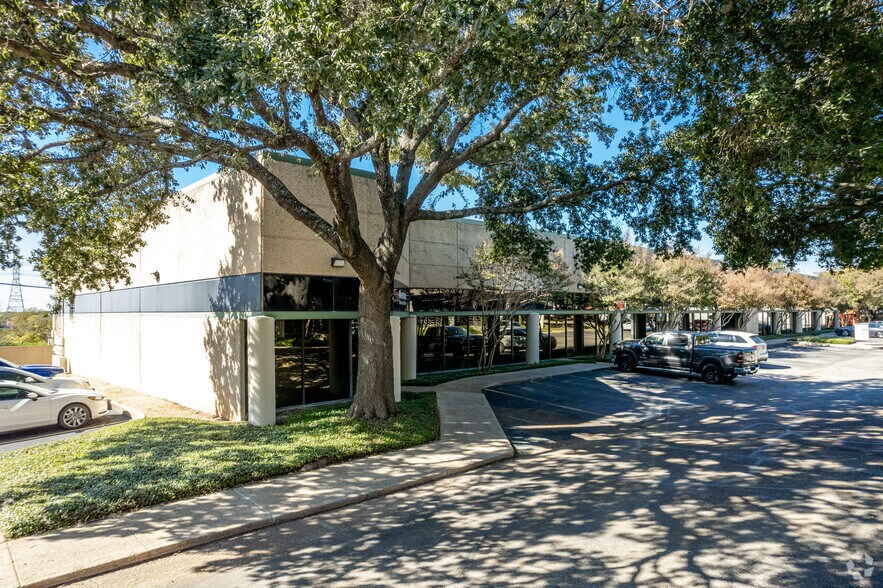 4702-4716 Research Dr, San Antonio, TX à louer - Photo principale - Image 2 de 17