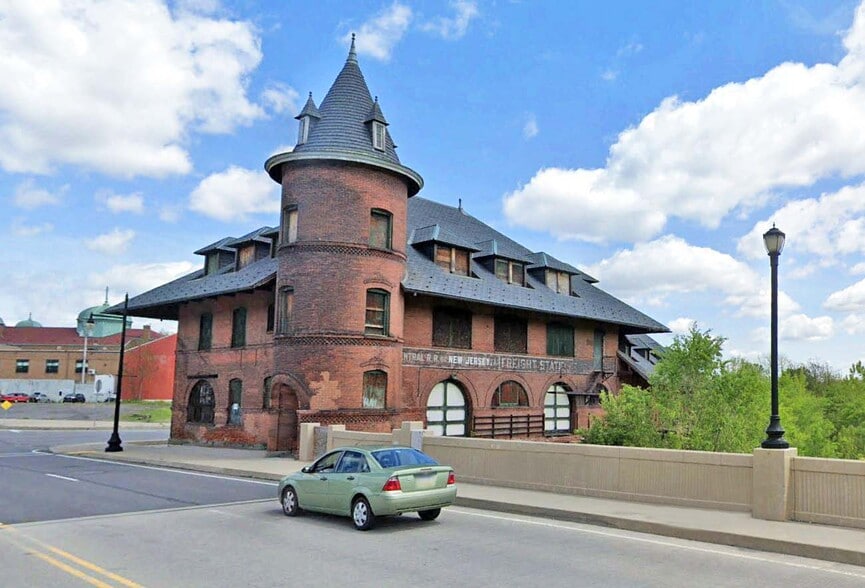 400 N 6th Ave, Scranton, PA à vendre - Photo du bâtiment - Image 2 de 9