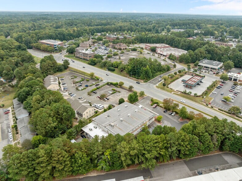 1810 Martin Luther King Jr. Pky, Durham, NC à vendre - Photo du bâtiment - Image 3 de 41