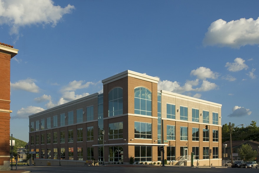 3505 Columbia Pkwy, Cincinnati, OH for lease - Building Photo - Image 2 of 4