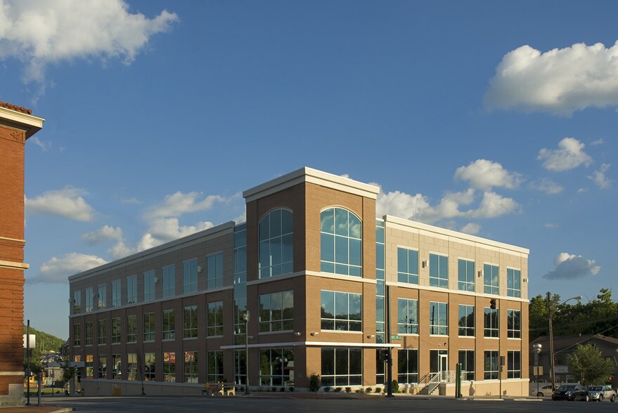 3505 Columbia Pkwy, Cincinnati, OH à louer - Photo du bâtiment - Image 2 de 4