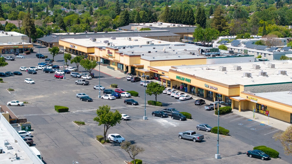 6-52 W Court St, Woodland, CA for lease - Building Photo - Image 1 of 6