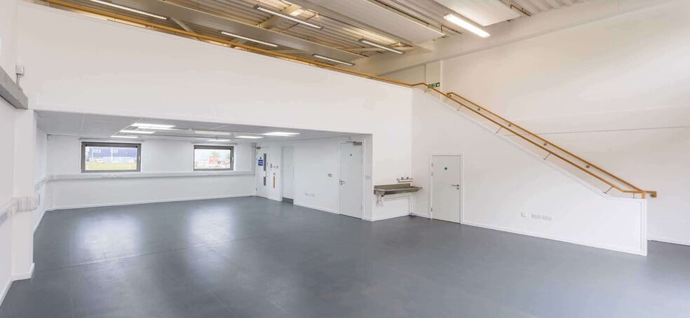 Claymore Dr, Bridge Of Don for lease - Interior Photo - Image 3 of 6