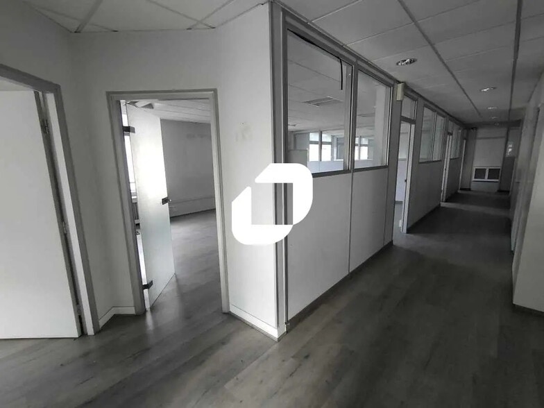 Office in Argenteuil for lease - Interior Photo - Image 2 of 17