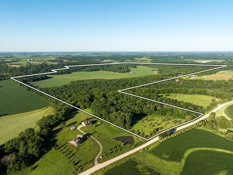 2132 N River School Rd, Winterset, IA for sale - Primary Photo - Image 1 of 15