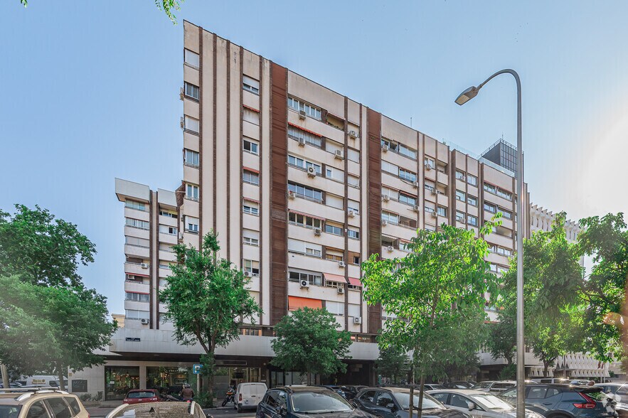 Calle de Francisco Gervás, 12, Madrid, Madrid for lease - Building Photo - Image 3 of 3