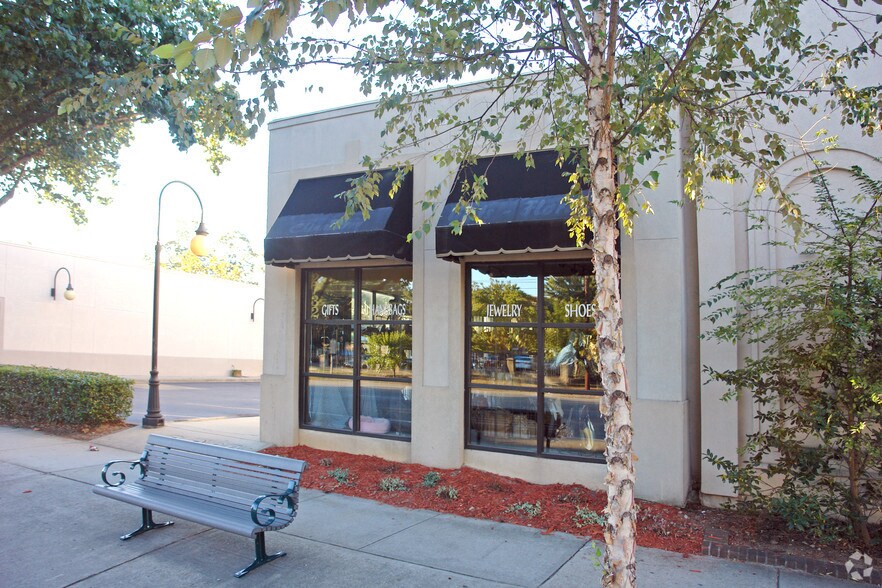 2732 Devine St, Columbia, SC à louer - Photo du bâtiment - Image 2 de 2
