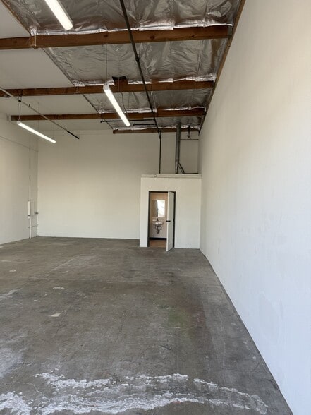 12424-12430 Montague St, Pacoima, CA for lease - Building Photo - Image 3 of 10