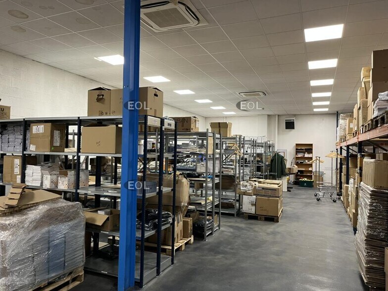 Flex in Asnières-sur-Oise for lease - Building Photo - Image 2 of 8