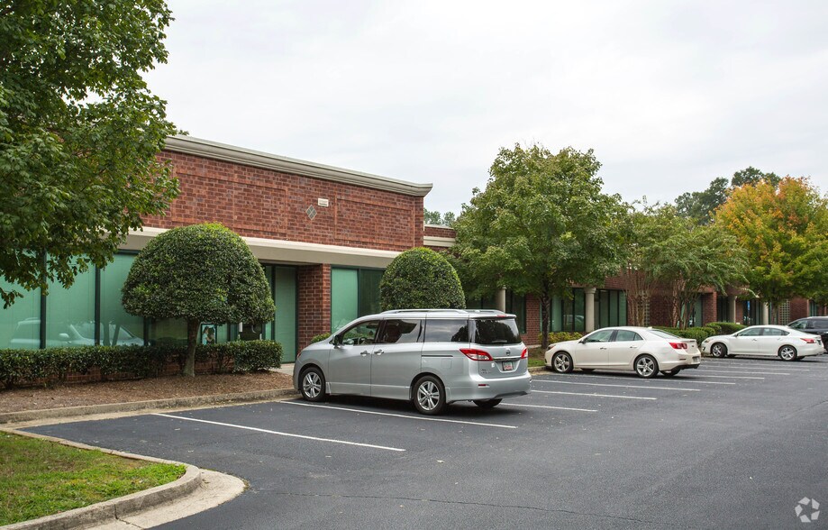 3050 Royal Blvd S, Alpharetta, GA à louer - Photo du bâtiment - Image 3 de 9
