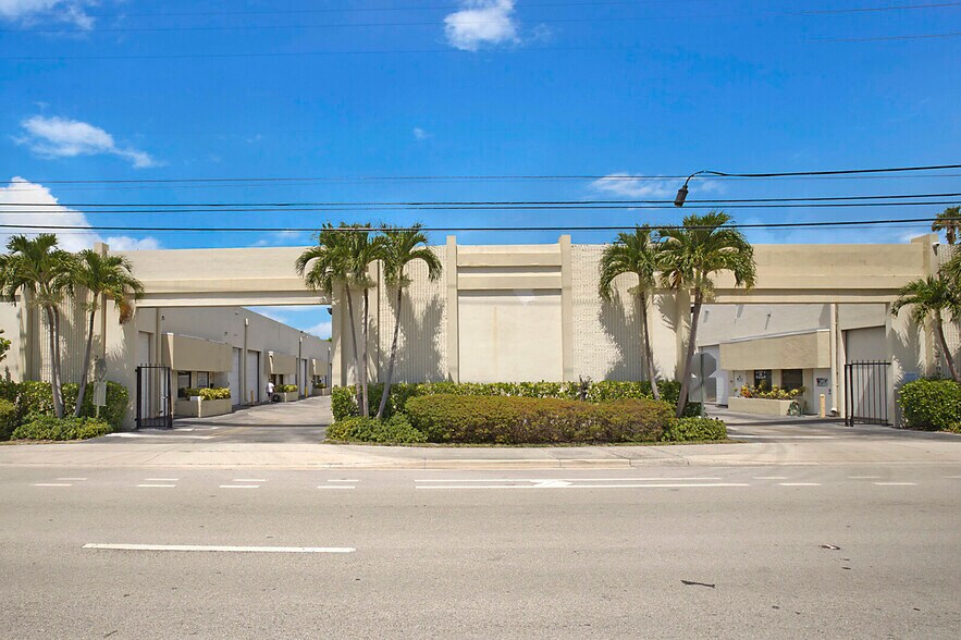 2175 N Andrews Ave, Pompano Beach, FL à vendre - Photo du bâtiment - Image 2 de 22