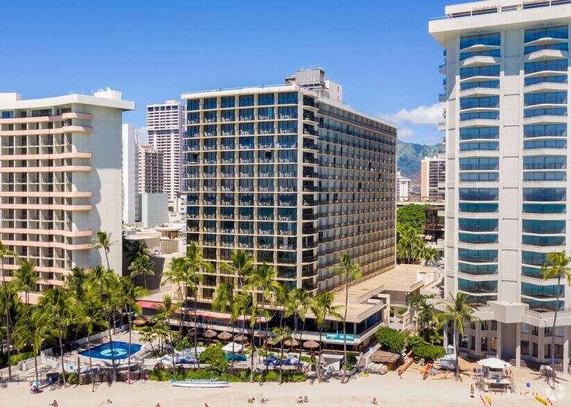 2335 Kalakaua Ave, Honolulu, HI à louer - Photo du bâtiment - Image 3 de 13