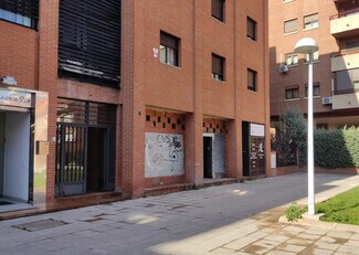 Plus de détails pour Multi-résidentiel à vendre