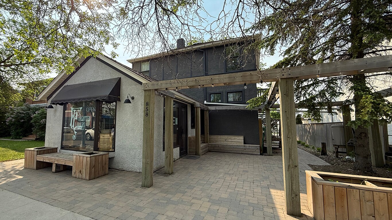 858 Corydon Av, Winnipeg, MB à vendre Photo du bâtiment- Image 1 de 10