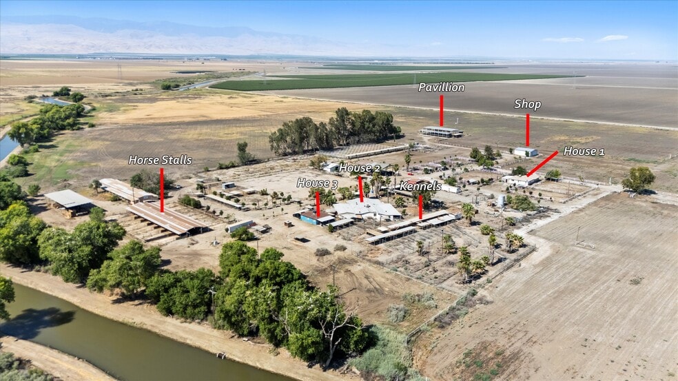8661 Herring Rd, Bakersfield, CA à vendre - Photo du bâtiment - Image 2 de 102