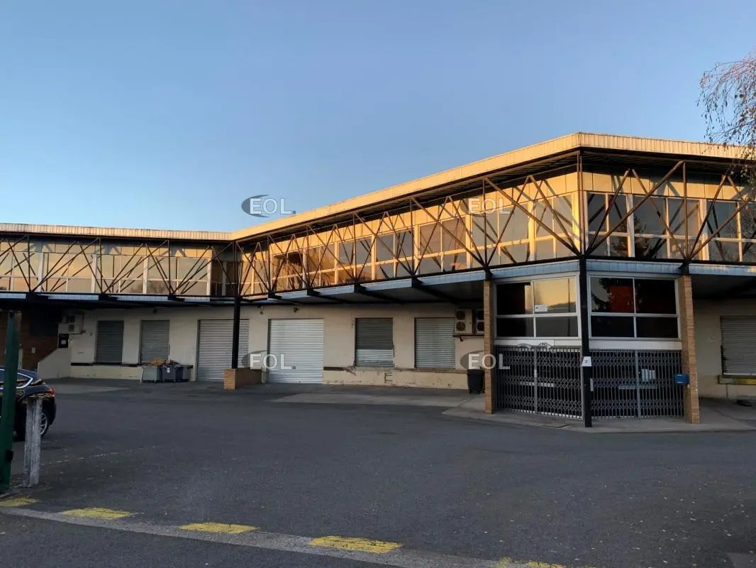 Industrial in Morangis for lease Building Photo- Image 1 of 7