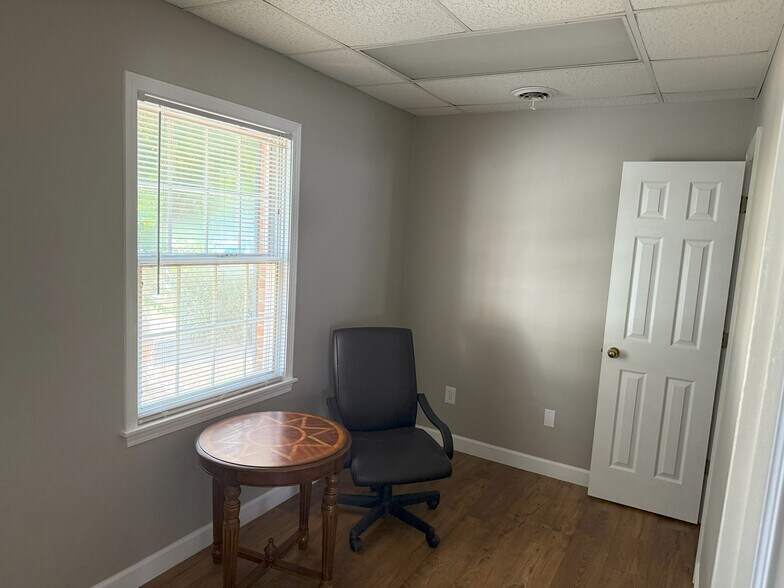 2307 W Andrew Johnson Hwy, Morristown, TN à louer - Photo du bâtiment - Image 3 de 11