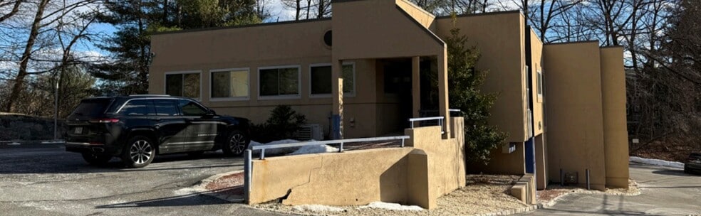 425 N State Rd, Briarcliff Manor Village, NY à vendre - Photo du bâtiment - Image 2 de 3