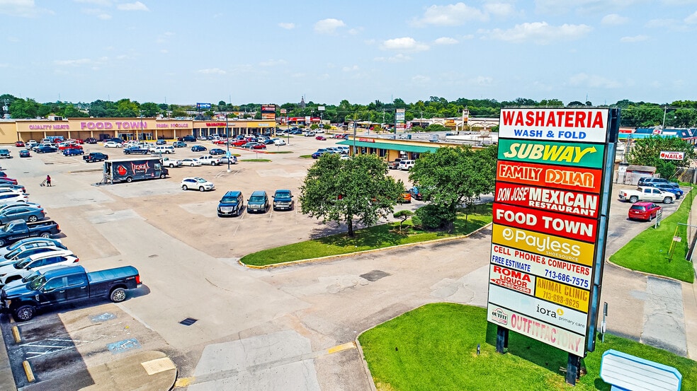 5305-5377 Antoine Dr, Houston, TX à louer - Photo du bâtiment - Image 1 de 15