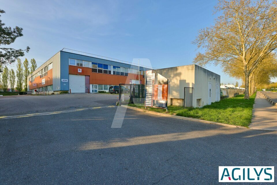 4 Rue Albert Einstein, Trappes à louer Photo du bâtiment- Image 1 de 4