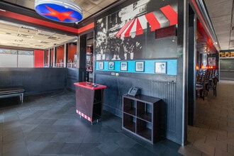 5420 W 95th St, Oak Lawn, IL for lease Building Photo- Image 2 of 18