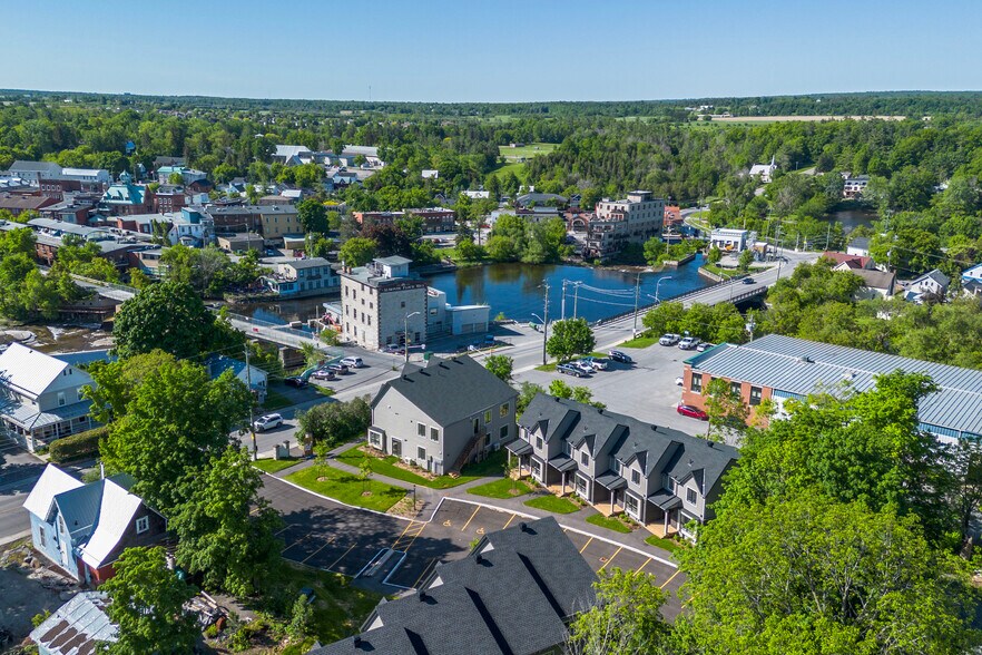 36 Main St E, Mississippi Mills, ON for sale - Building Photo - Image 3 of 42