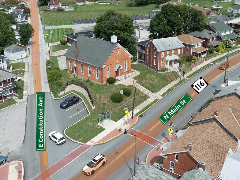 152 N Main St, Spring Grove, PA à louer - Photo du bâtiment - Image 3 de 8