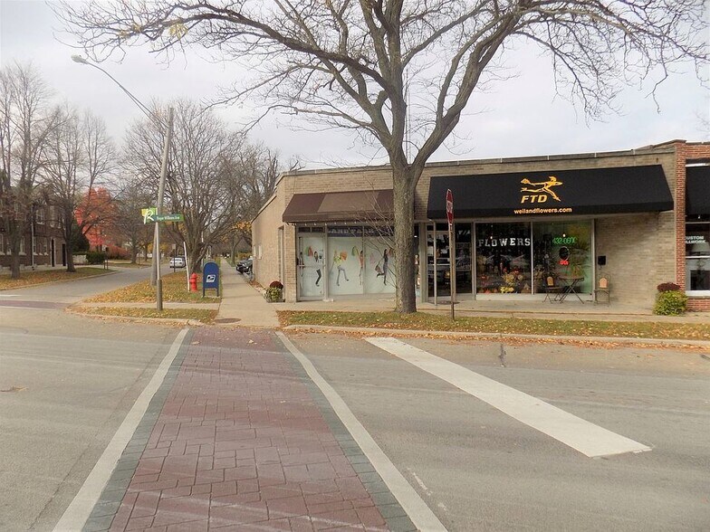 597-599 Roger Williams Ave, Highland Park, IL for lease - Building Photo - Image 2 of 7