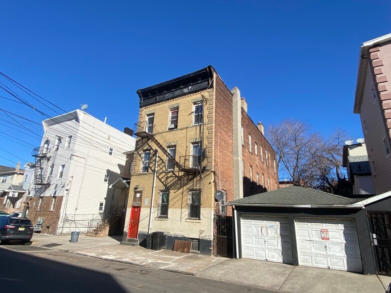 307 Bond St, Elizabeth, NJ à vendre - Photo du bâtiment - Image 2 de 5