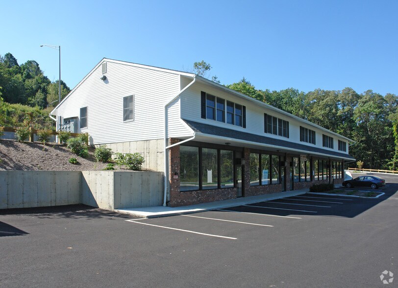 4005 Danbury Rd, Brewster Village, NY à vendre - Photo du bâtiment - Image 2 de 6