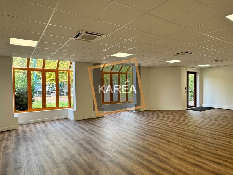 Flex in Croissy-Beaubourg for lease - Interior Photo - Image 2 of 5